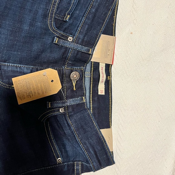 Levi’s Slim Cut Jeans! NEW!! - Picture 3 of 6